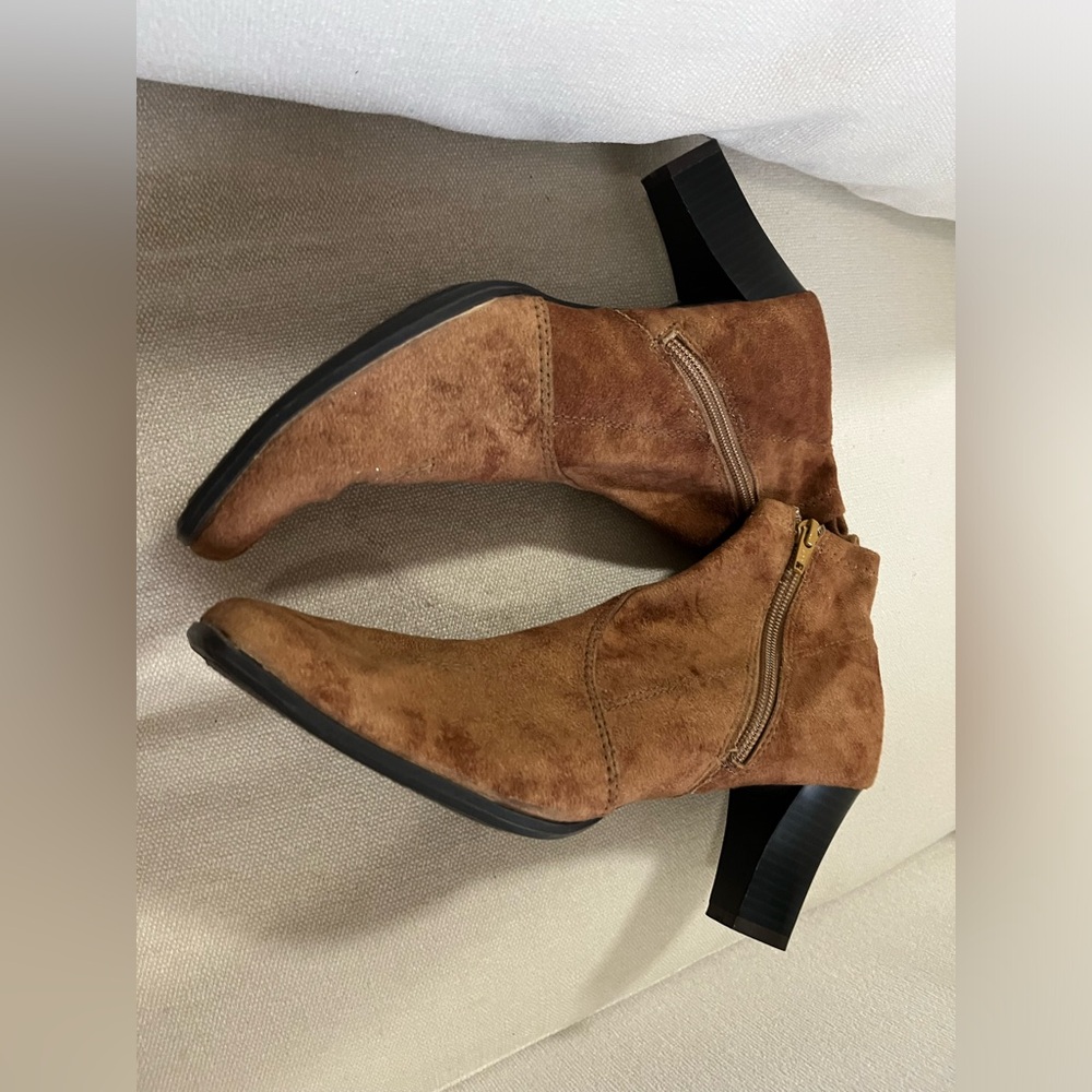 VTG Predictions Y2K Brown Suede Square Toe Kitten Heel Ankle Boot Booties 8.5